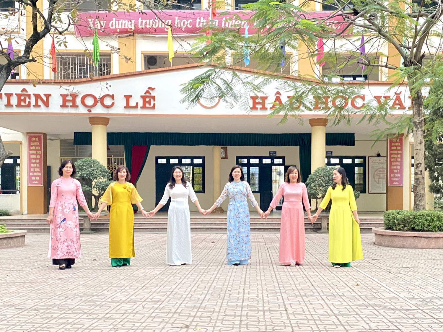 THCS Dương Nội quận Hà Đông hưởng ứng "Tuần lễ Áo dài'