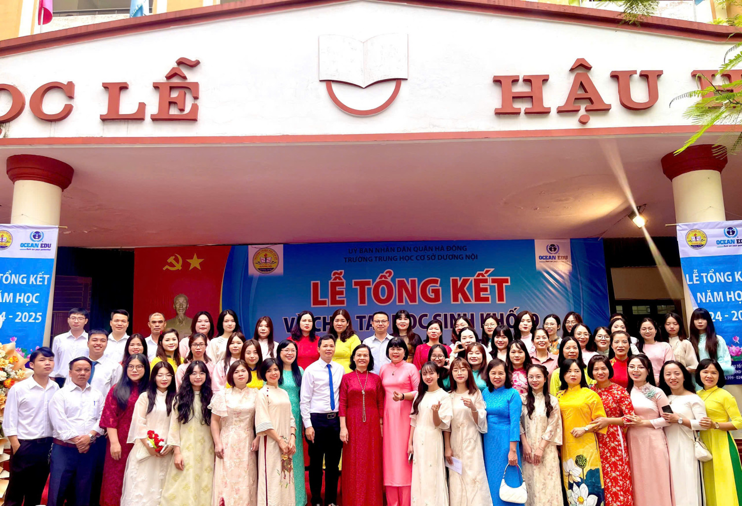 Tập thể Hội đồng Sư phạm nhà trường