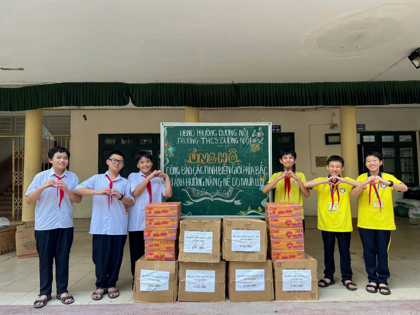 CHUNG TAY HƯỚNG VỀ ĐỒNG BÀO VÙNG LŨ